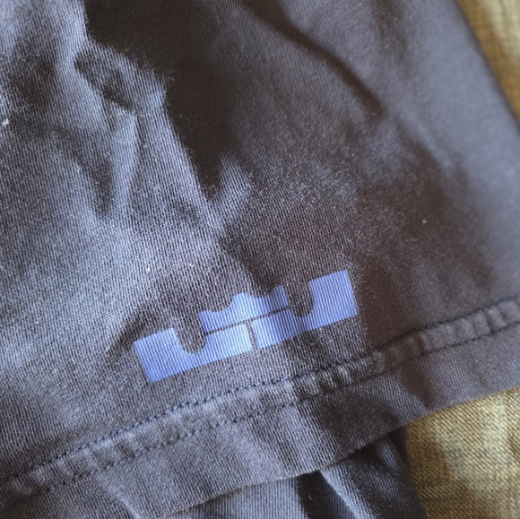 Nike Lebron James Tshirt. Men's Large - Picture 2 of 5